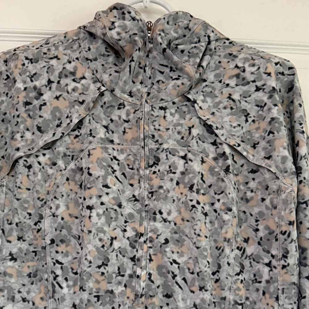 Women’s Lululemon Lightened Up Pullover jacket Floral Print Gray Running size 8 - Picture 5 of 8